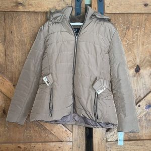 NWT Tan Faux fur lined coat size XL but fits more like a large